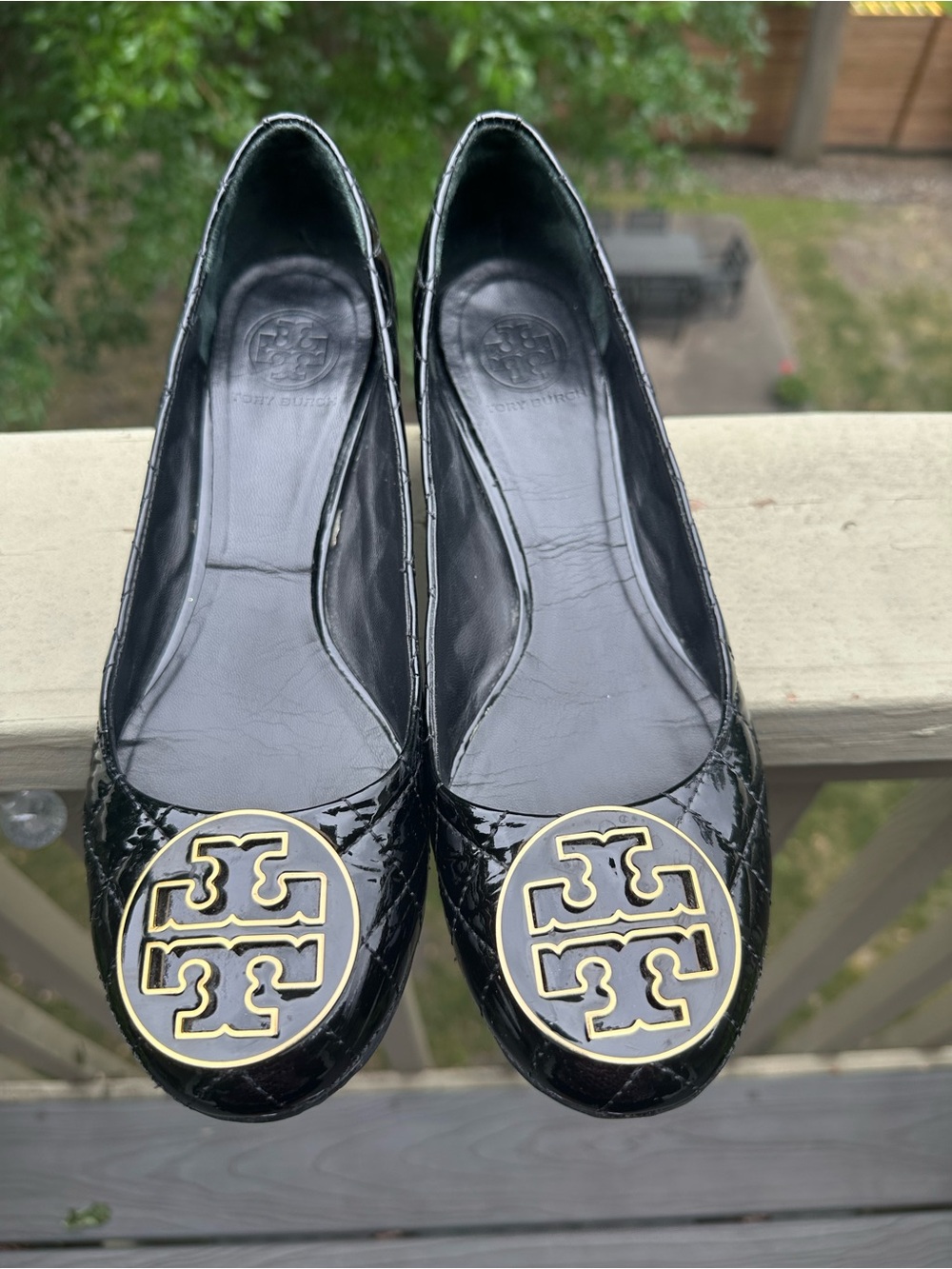 Tory Burch Black Patent Quilted Block Heels with Gold Logo Medallion - Picture 2 of 5